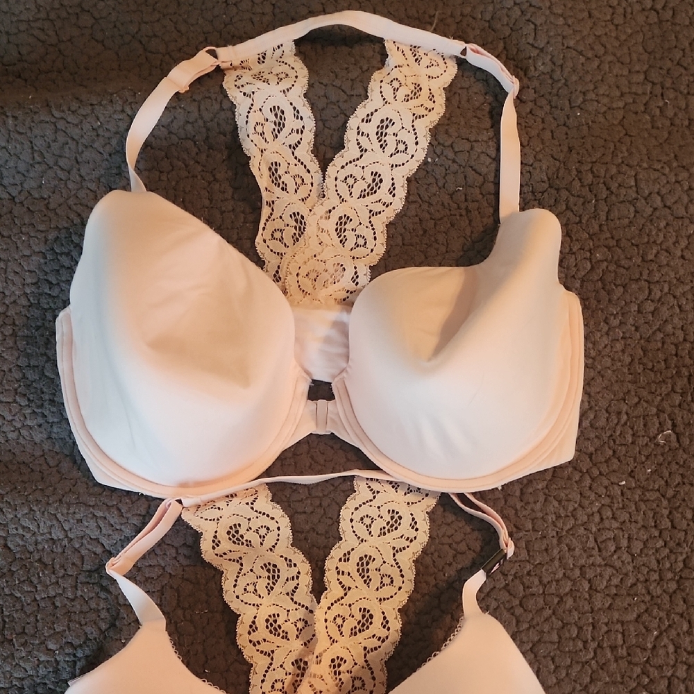 Elegant Lace-Back Bra in Cream